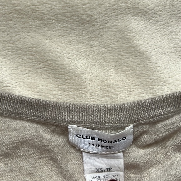 Club Monaco - Cashmere Beige Short Sleeved Sweater, Size XS - Picture 2 of 2
